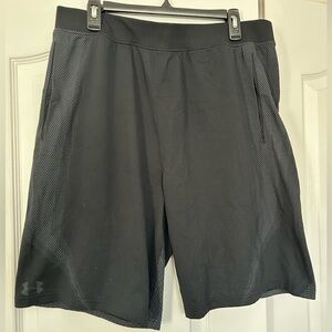 Heatgear men’s fitted athletic shorts